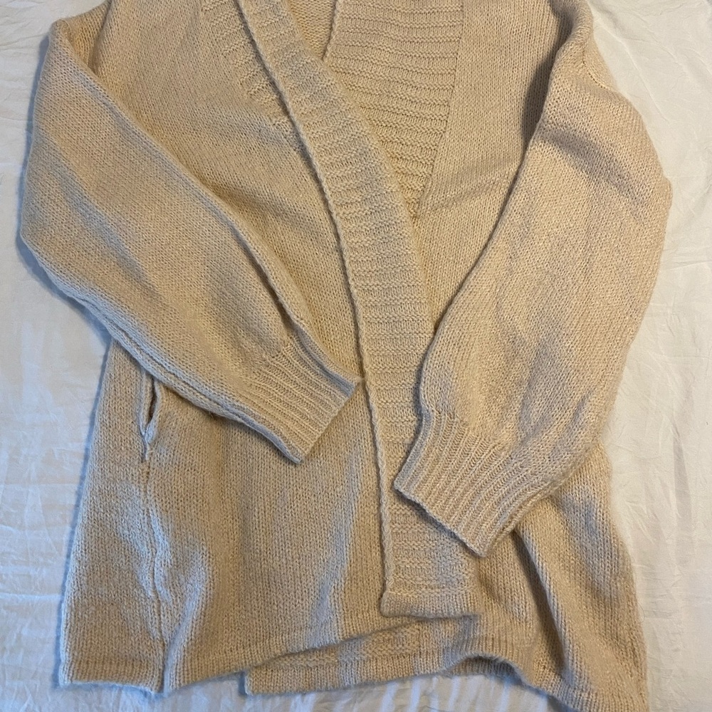 Listicle cream cardigan